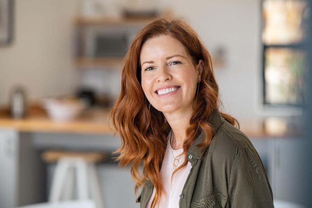 woman with red hair smiling | all-on-4 teaneck nj