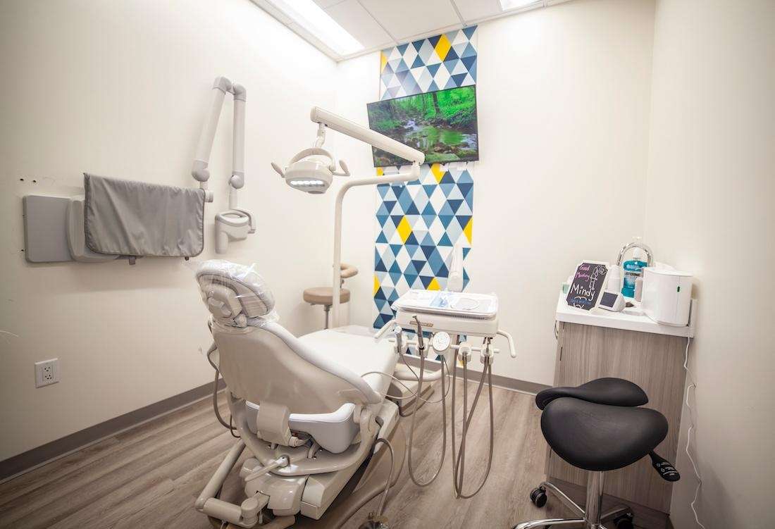 interior of dental exam | plaza dentistry teaneck